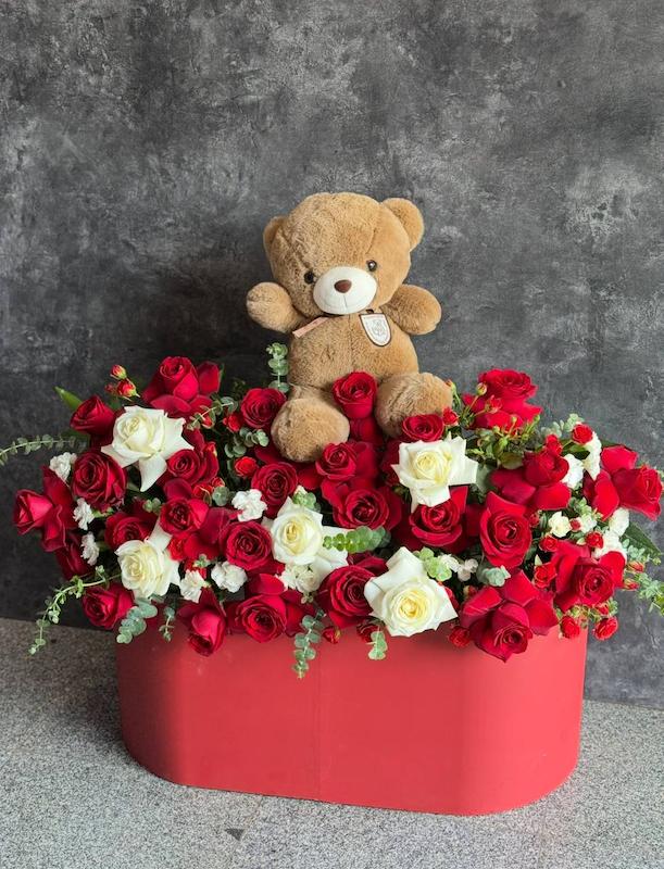 باکس گل قرمز عروسکی | مناسب هدیه ولنتاین 