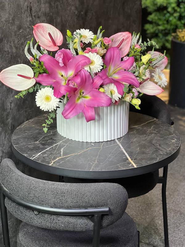 باکس گل دخترانه | شامل گل های متنوع تم صورتی