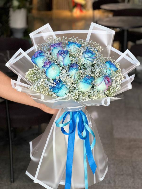 دسته گل رز آبی | تزئینات با ژیپسی 