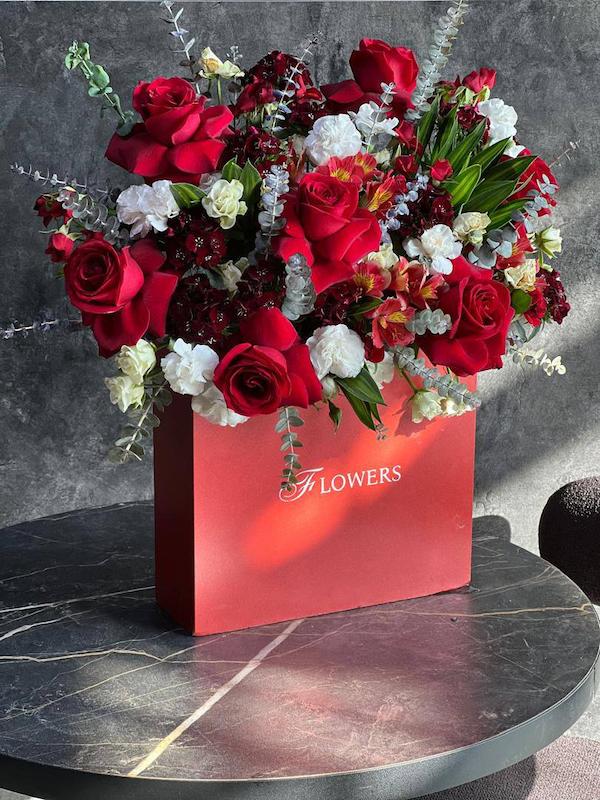 باکس گل ترکیبی شیک و خاص 