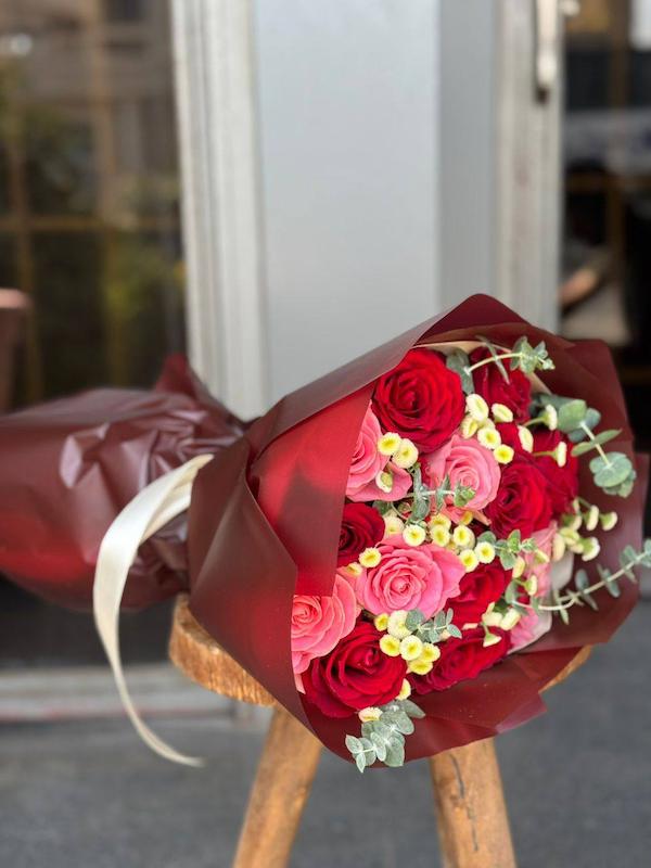 دسته گل تولدی تم قرمز 