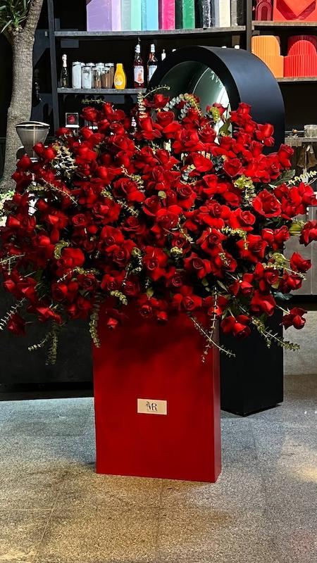 باکس گل رز بزرگ ایستاده لوکس 