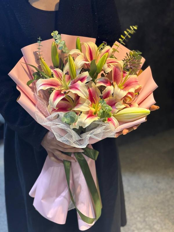 دسته گل لیلیوم اورینتال-کاغذ آرایی و تزئینات پینترستی