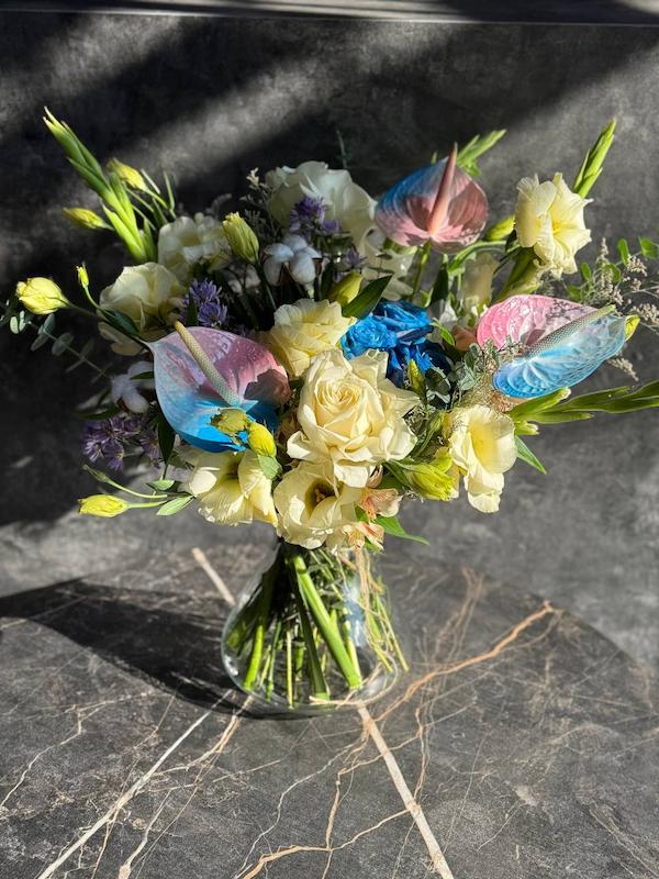 جار گل (گلدان) هدیه روز مادر با گلهای خاص