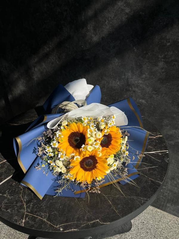 دسته گل آفتابگردان مناسب هدیه روز مادر