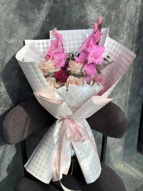 دسته گل پینترستی با کاغذآرایی شطرنجی