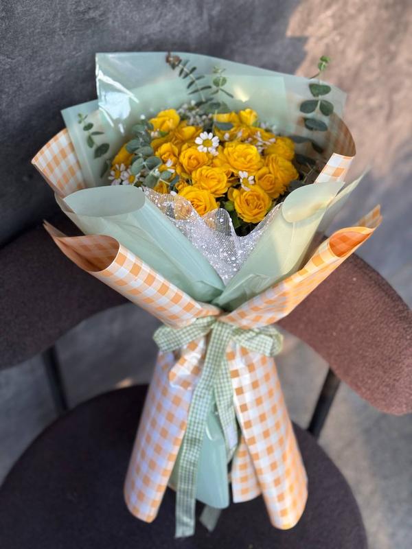 دسته گل رز مینیاتوری زرد