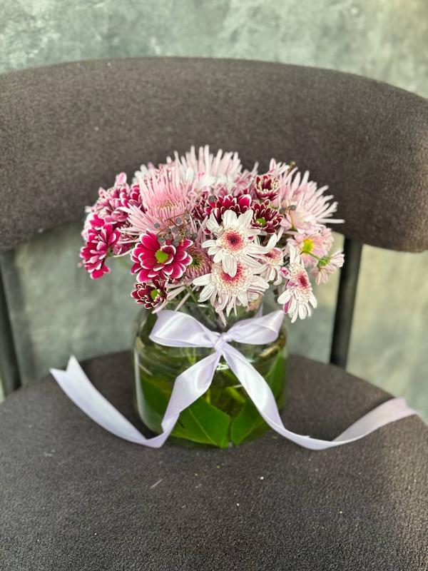 دسته گل (جارگل) گل داوودی به همراه گلدان