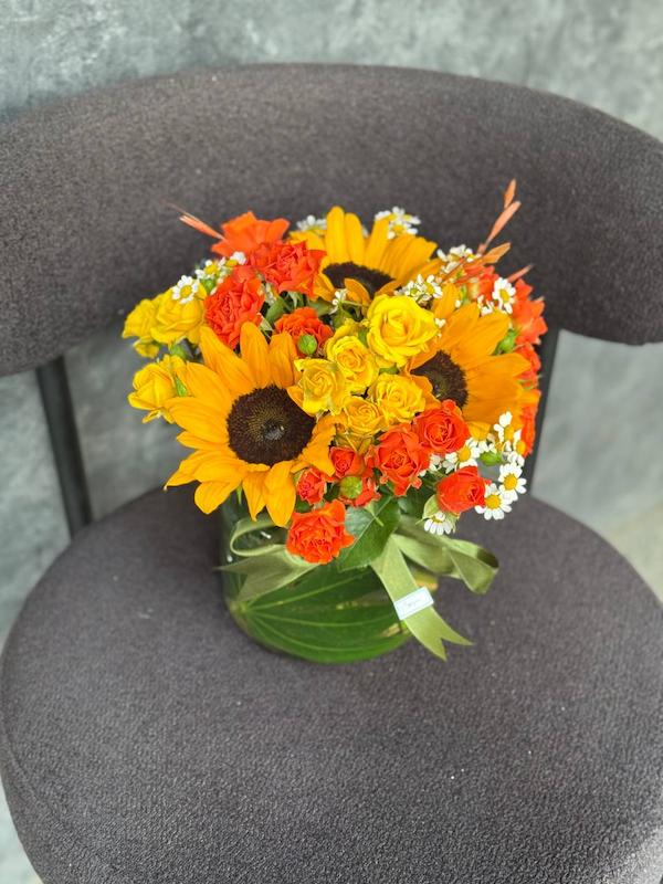 جار گل رنگارنگ با گلهای ترکیبی 