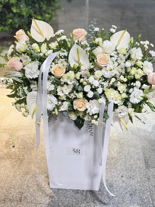 باکس گل بزرگ سفید لوکس