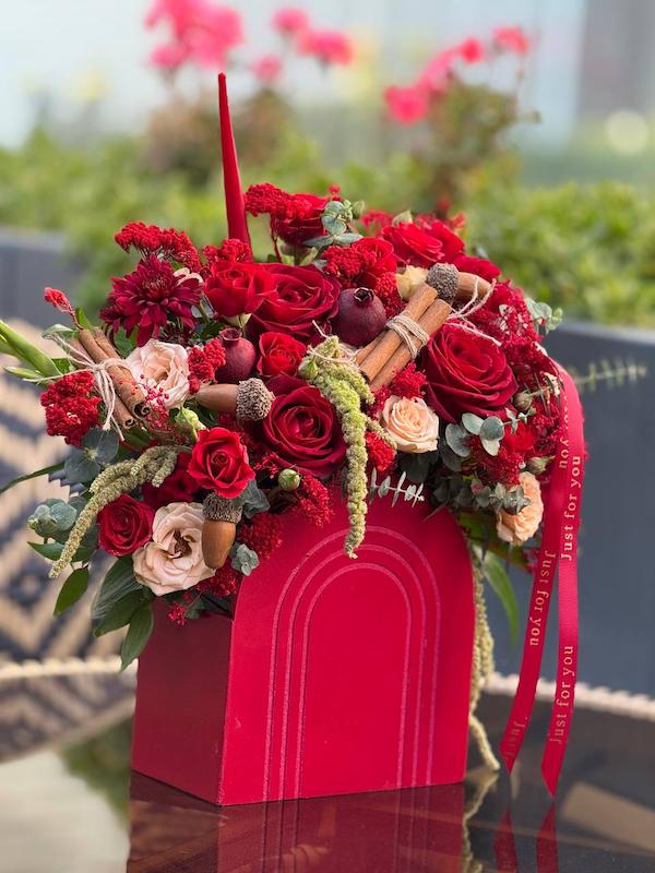 باکس گل قرمز شیک یلدایی 