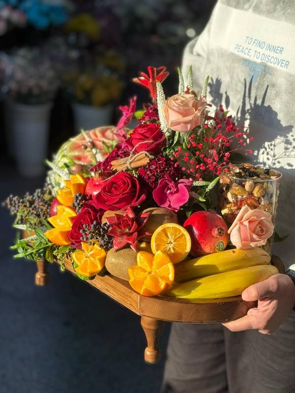 باکس گل شب یلدا مناسب هدیه -شامل میوه های پاییزی