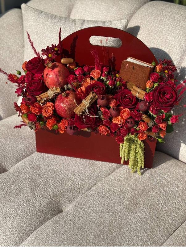 باکس گل هدیه یلدایی 