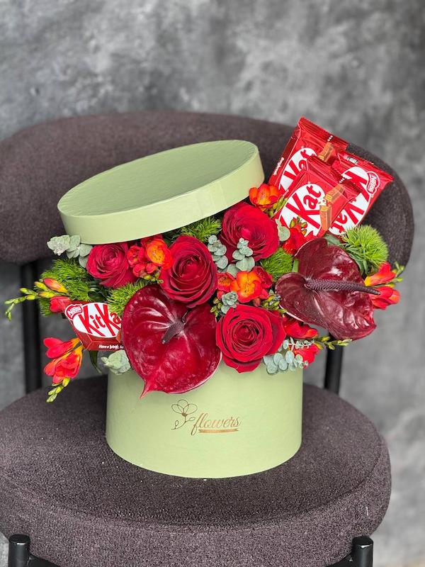 کادو ولنتاین پینترستی - باکس گل طبیعی به همراه شکلات