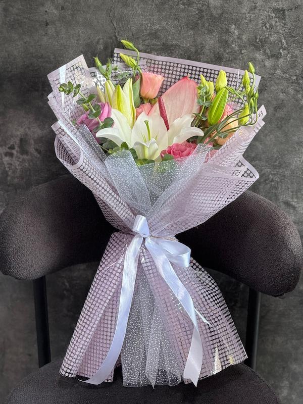 دسته گل هدیه با کاغذآرایی مدل جدید
