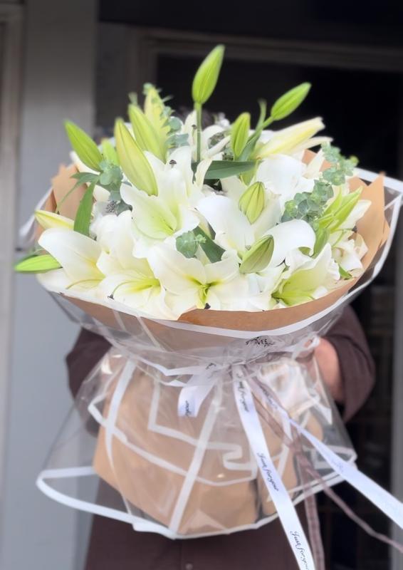 دسته گل لیلیوم اورینتال ۴۰ گل