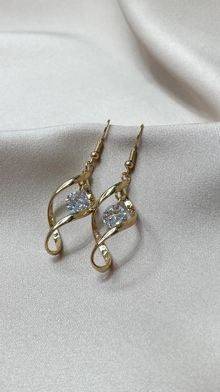 گشواره آویز نگین دار