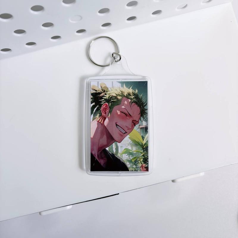 آویز طرح Zoro از انیمه One Piece 