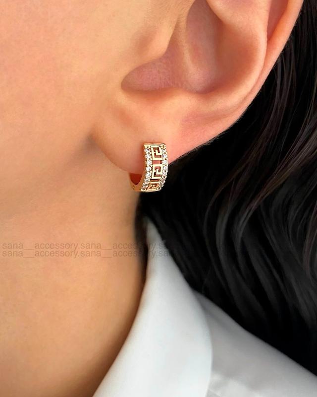 گوشواره حلقه ورساچه دور نگین ژوپینگ
