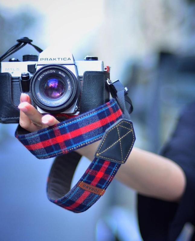 بند دوربین ترنگ طرح چهارخونه سورمه ای