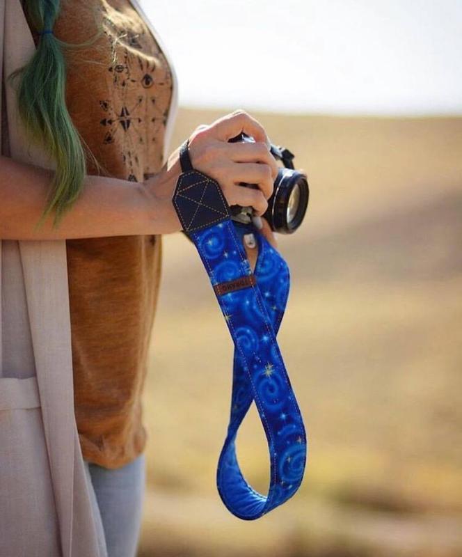 بند دوربین ترنگ آسمان آبی