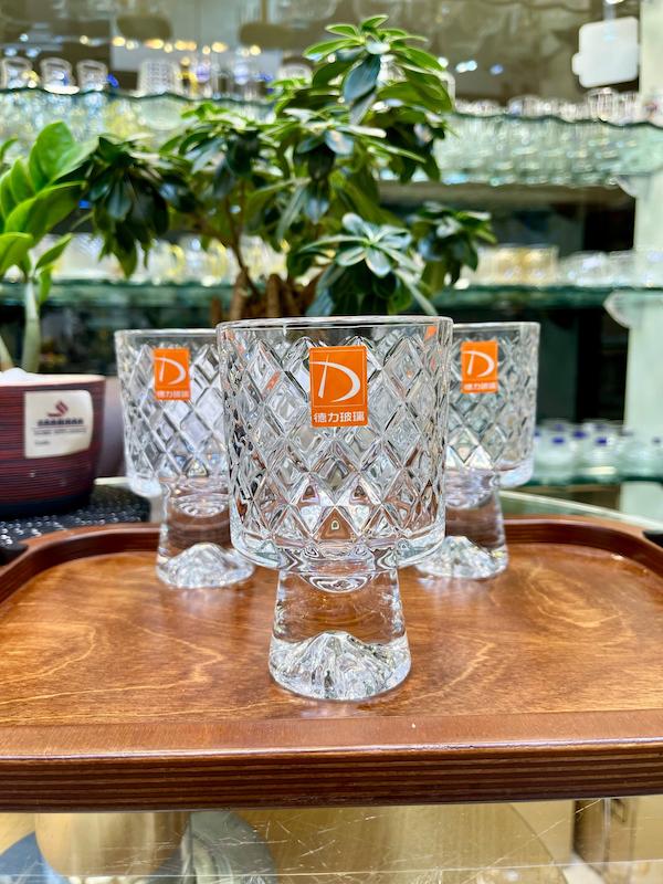 دسرخورى پايه دار ته صخره ماكانو DELI           