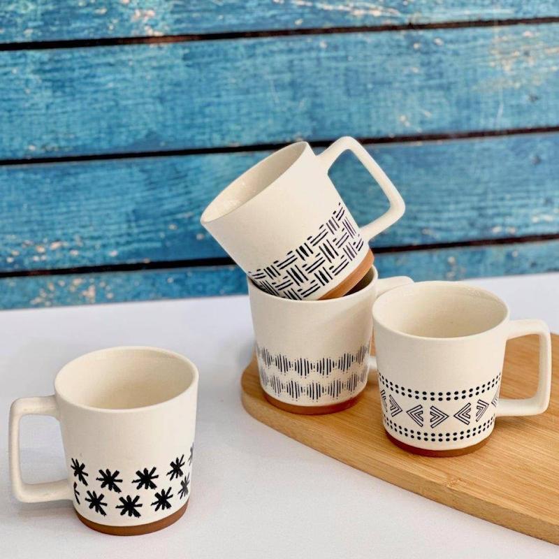 ماگ دسته مستطيل پايين سفالي طرح سنتي ٣٣٠ميل       