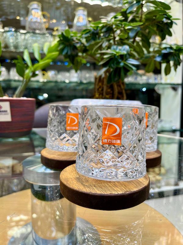 ليوان ٦ تايى چرخشى الماس Deli  