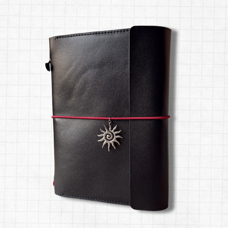 دفتر، دفتر a5، دفتر میدوری، دفتر چرمی، کاور چرمی، کلاسور، کلاسور چرمی، کلاسور چرم طبیعی، دفتر میدوری، کاور دفتر چرمی، کاور دفتر میدوری،