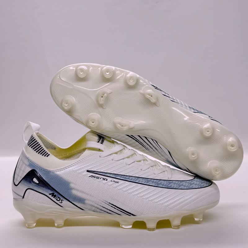 كفش فوتبال چمنى مردانه نيم ساق مارک مينگ سایز = ۴۰۴۵ تعداد = ۱۲جفتی 