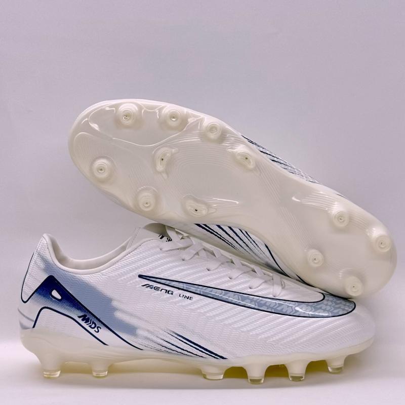 كفش فوتبال چمنى مردانه مارک مينگ سایز = ۴۰۴۵ تعداد = ۱۲جفتی 