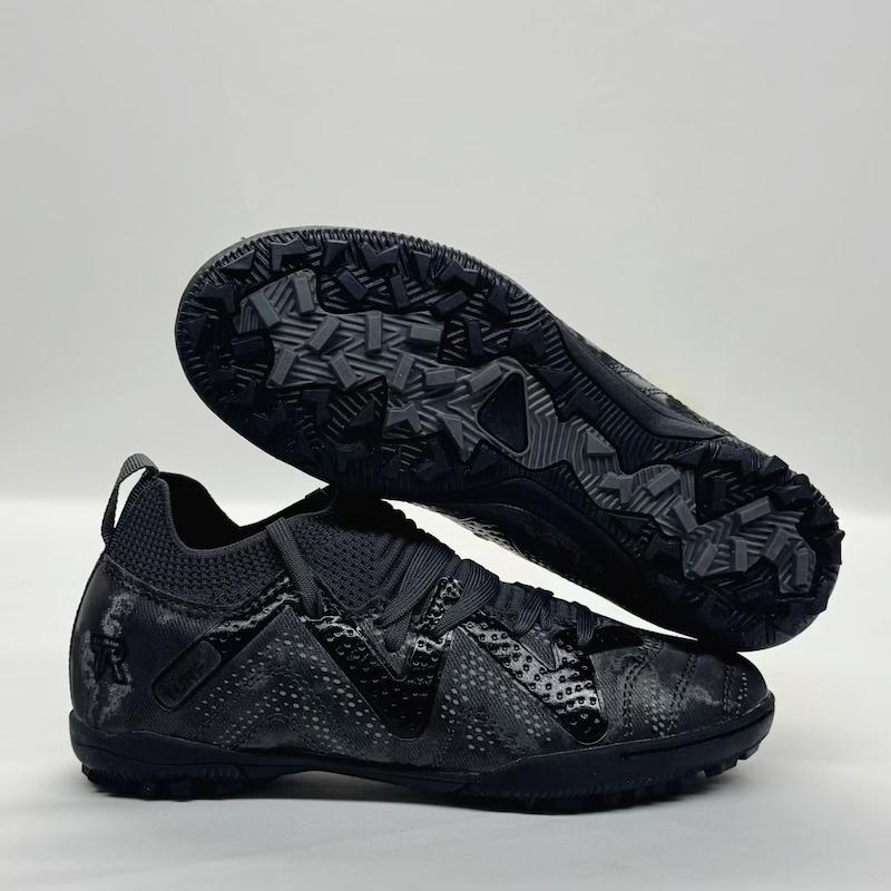 کفش فوتبال چمن مصنوعی نیم ساق پسرانه مارک تورف سایز ۳۴۳۹ تعداد 12جفتی