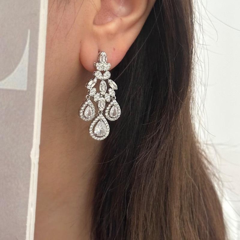 گوشواره جواهری اویز با نگین اشکی