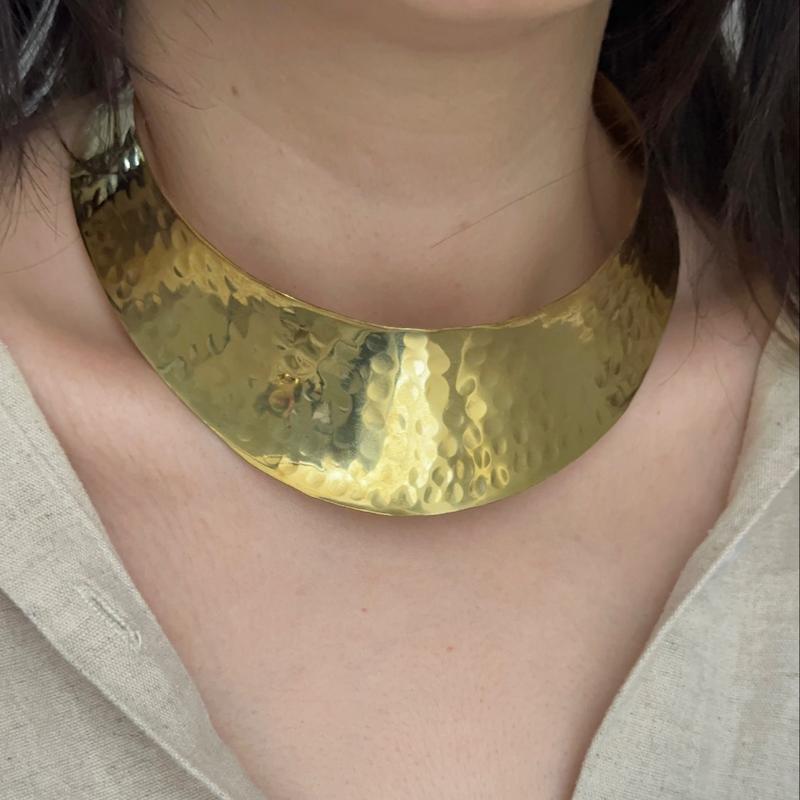طوق گردنی برنجی