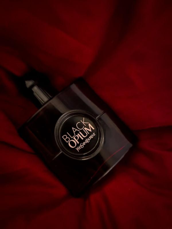 عطر زنانه‌ی بلک اوپیوم رد نویر از YSL
