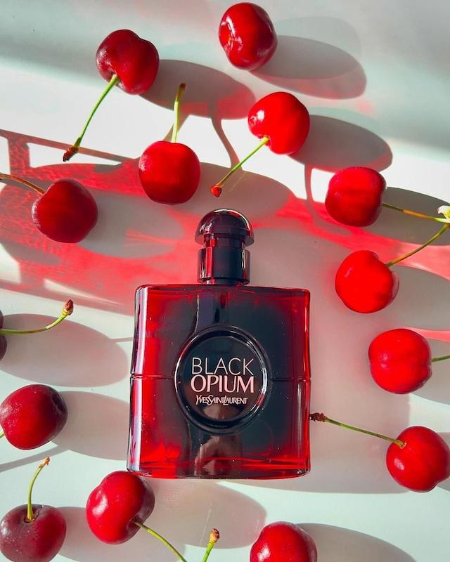 عطر زنانه‌ی بلک اوپیوم رد نویر از YSL
