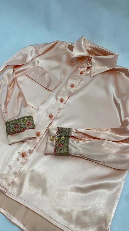 شومیز گلبهی ساتن شیک و مجلسی چاک دار  (مچ سوزن دوزی هندی)