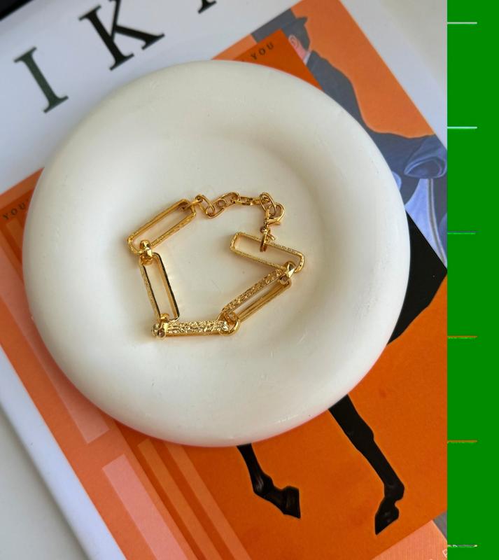 دستبند طلایی جنس ورشو| رنگ ثابت - طرح طلا