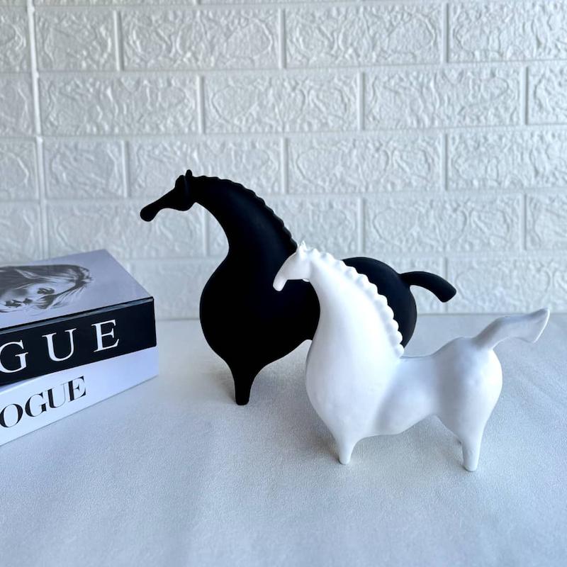 دکوری اسب مینیمال | موجود در دو سایز-جنس پلی استر 