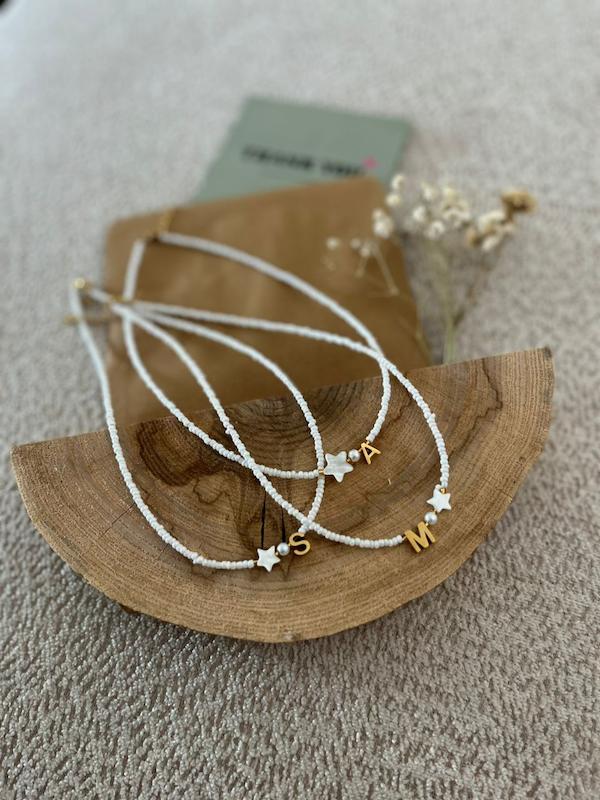 گردنبندهای مرواریدی با حروف دلخواه 