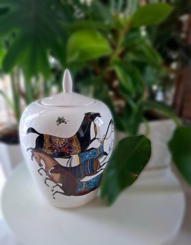 بانکه سرامیکی خمره ای طرح اسب -ارتفاع ۲۳