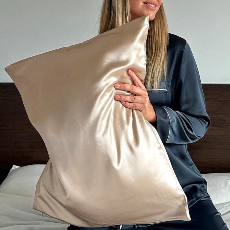 روبالشی ساتن ابریشم کرم رنگ