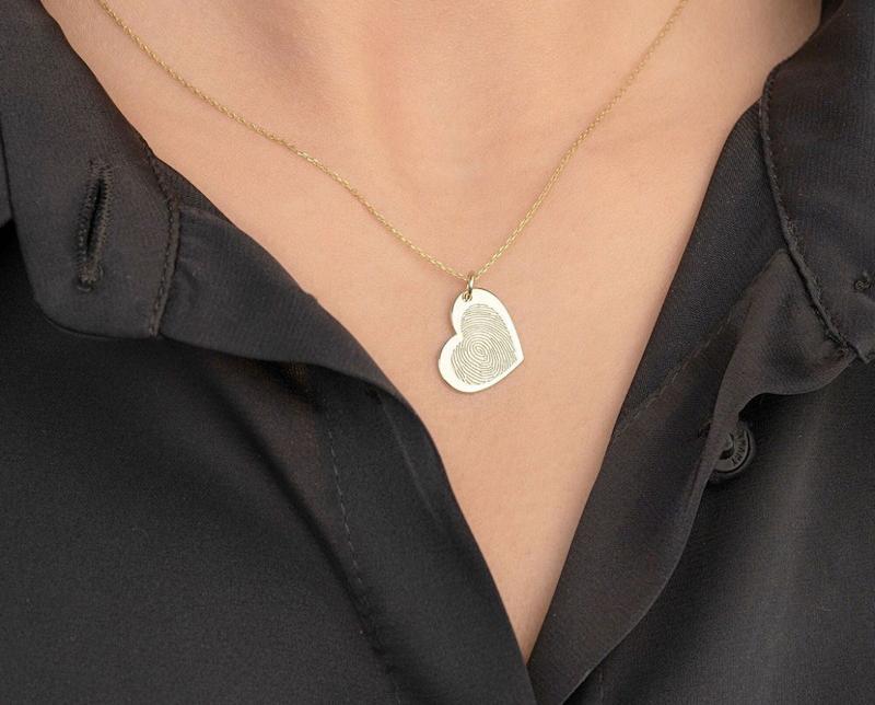 پلاک طلا قلب حک اثر عشق