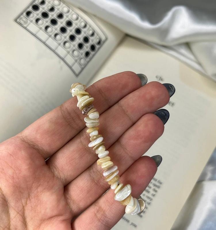 دستبند چیپسی صدف کاراملی