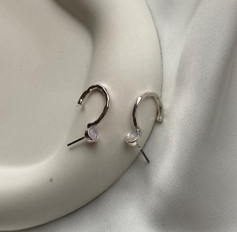 گوشواره طرح سنگ مون استون