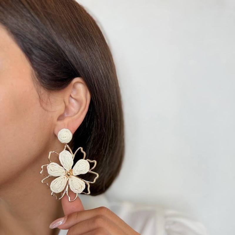 گوشواره طرح گل حصیری