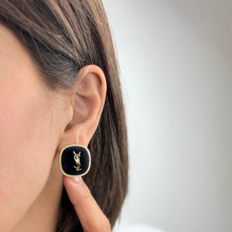 گوشواره مخمل ایو سن لورن