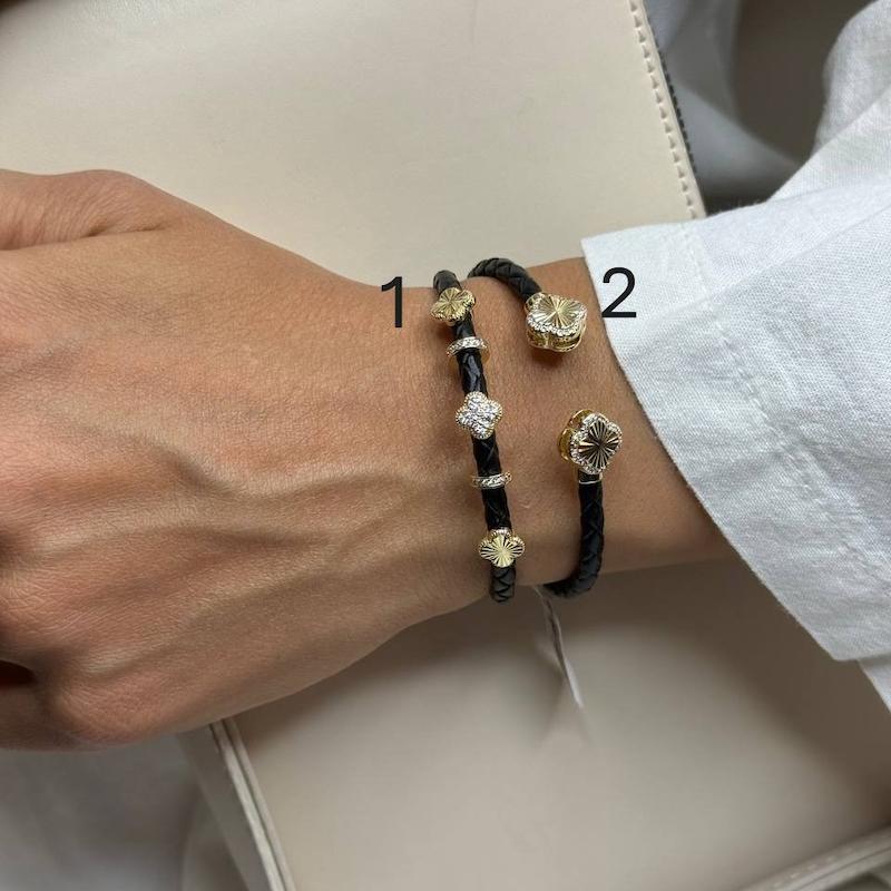 دستبند چرمی طرح طلا ونکلیف 