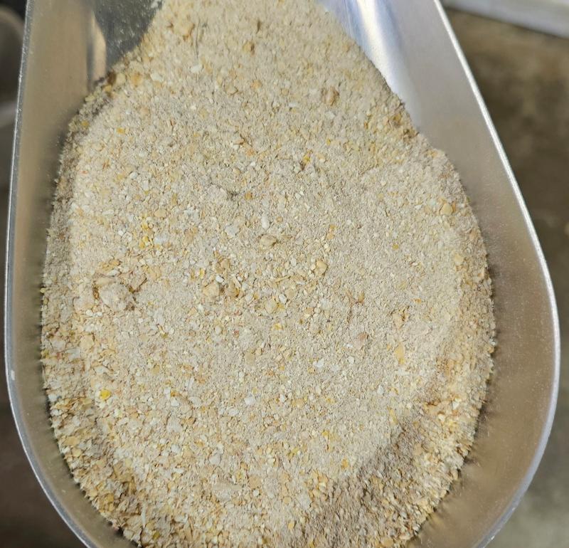 کنسانتره طیور مکمل غذایی برای ترکیب با دان و ساخت دان متعادل دستساز نسترن فارم