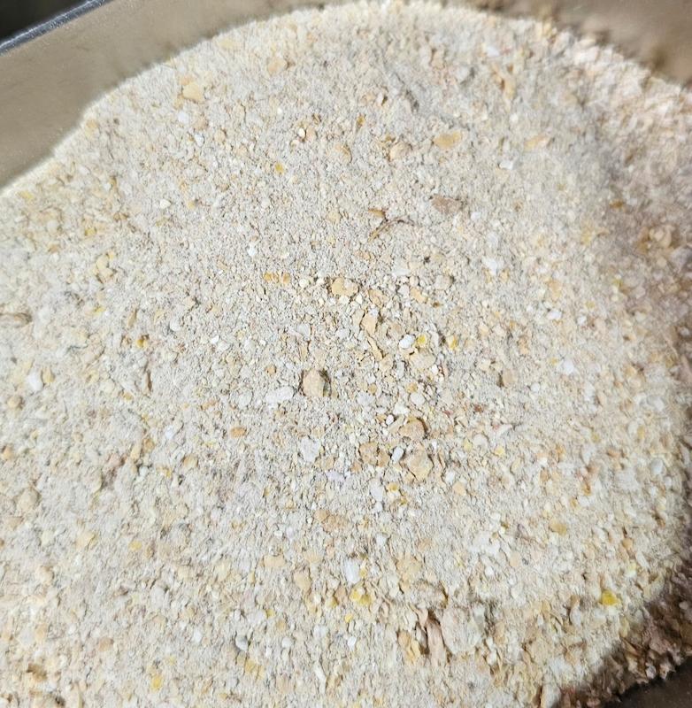 کنسانتره طیور مکمل غذایی برای ترکیب با دان و ساخت دان متعادل دستساز نسترن فارم